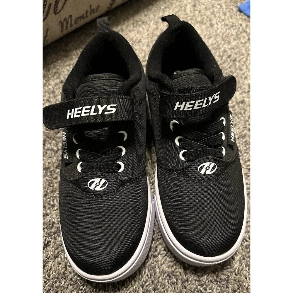 Youth Boys Size 2 Youth Black Heelies